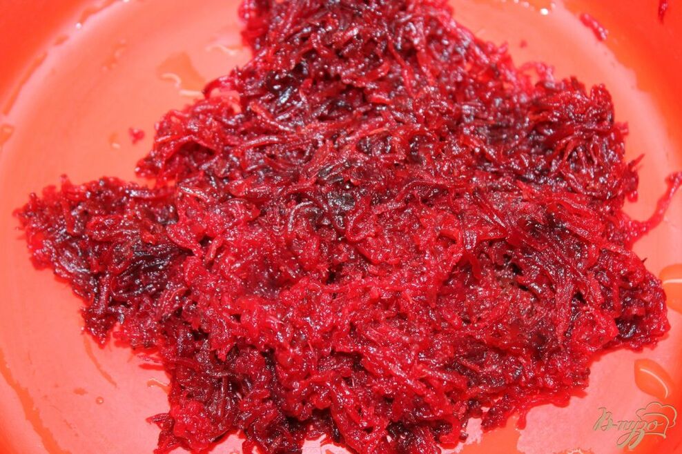 Grated beets for making antiparasitic syrup
