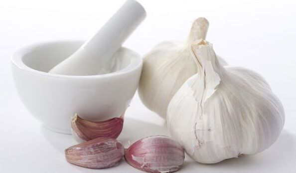 Garlic, effectively destroying parasites
