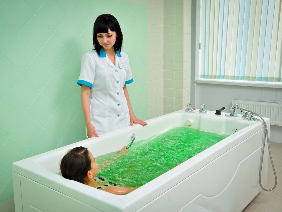 A bath with medicinal herbs will help get rid of worms