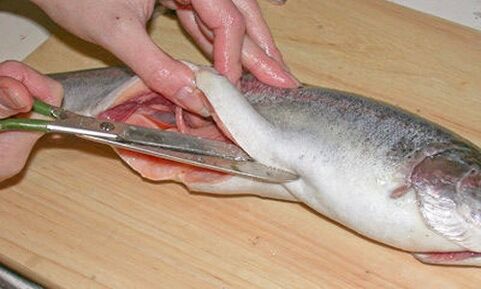 Carefully cutting fish on a personal cutting board will protect against parasite infection